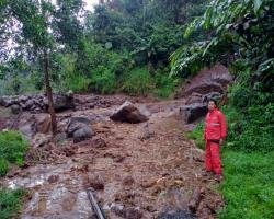 Akibat Hujan Lebat Akses Jalan Menuju 