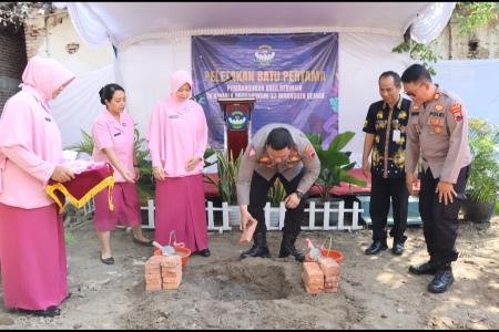 KAPOLRES DEMAK LETAKKAN BATU PERTAMA 