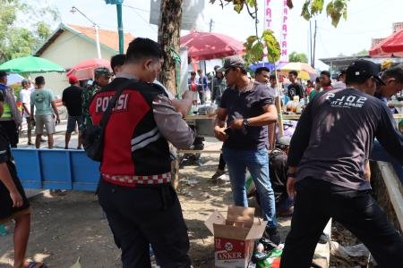 POLRES DEMAK PENGAMAN PERTUNJUKAN 