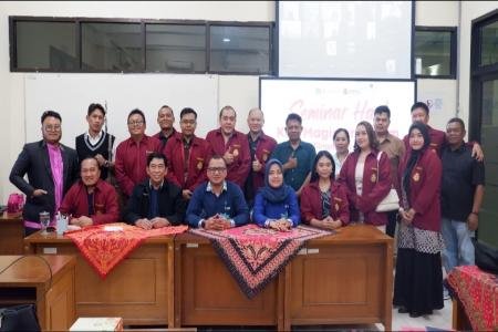 Adu Gagasan Pendapat Dalam Seminar Kon