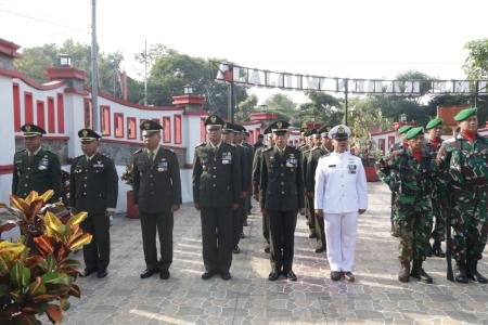 ZIARAH NASIONAL DI TMP RADEN WIJAY