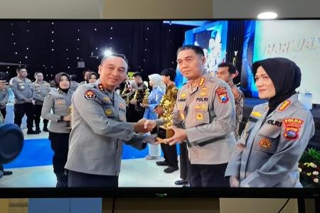 HUMAS POLDA JATIM RAIH PERINGKAT 1