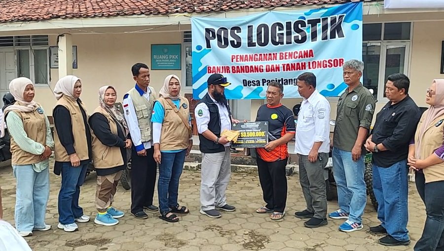 DESA WANGUNSARI LEMBANG GELAR DONASI BESAR-BESARAN UNTUK KORBAN KEBAKARAN DAN LONGSOR
