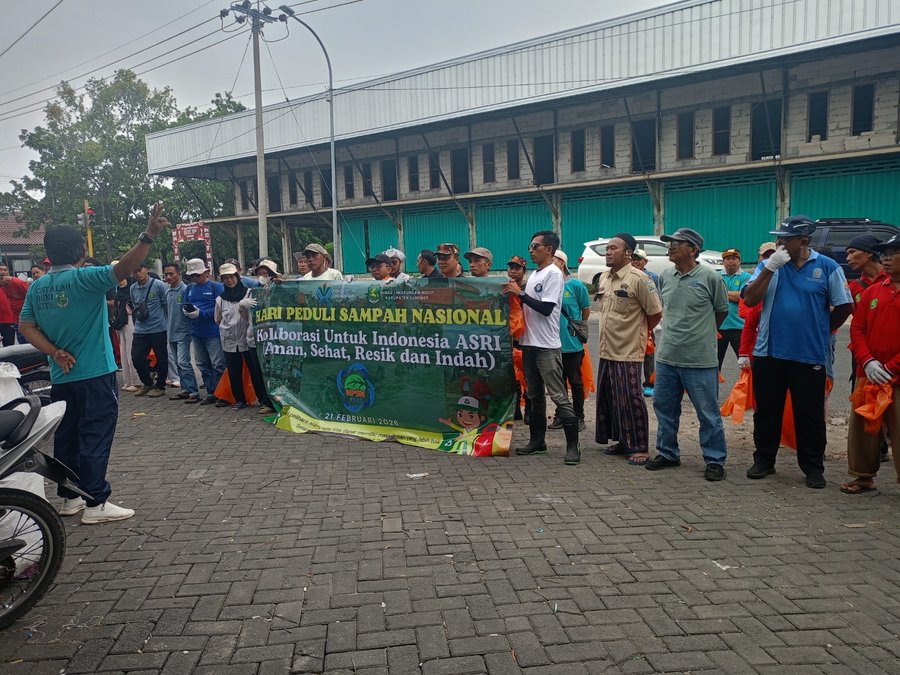 DLH Sumenep Kolaborasi Melaksanakan Aksi Pungut Sampah Pada Momentum HPSN 2026