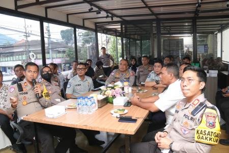 POLRES PASURUAN IKUTI RAPAT TERPAD