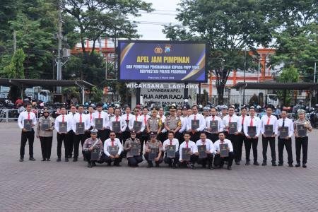 Kapolres Pasuruan Pimpin Apel dan Beri