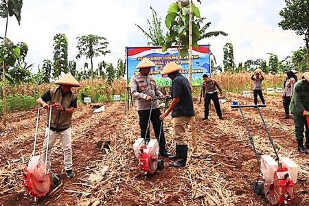 POLRES KENDAL TANAM JAGUNG SERENTA