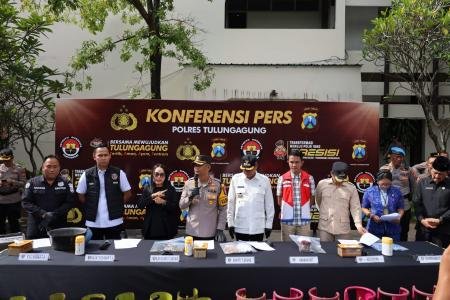 Polres Tulungagung Ungkap Kasus Penyuntikan LPG 3 Kg Dua Tersangka Dia