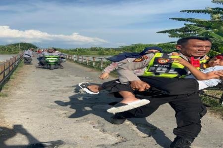 Polisi Selamatkan Korban Kericuhan Ork