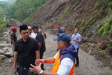 TINJAU LONGSOR TEMPUR, PEMBUKAAN J