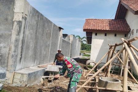 Babinsa Kaliori Laksanakan Pengawasan Percepatan Pembangunan  KDKMP