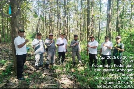 Perkuat Kemanan Hutan Perhutani KPH Semarang Gelar Patroli Gabungan Li
