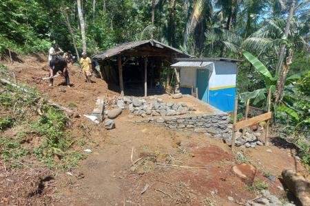 Jelang TMMD Gotong Royong Warga Krangean Awali Renovasi Rumah Rumiah
