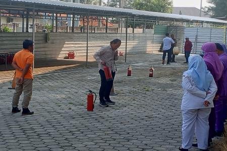 Simulasi APAR hingga Sterilisasi RSUD Kendal Tingkatkan Standar Kesela