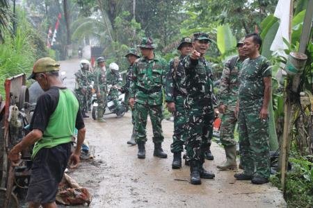 Tegakkan Disiplin di Lapangan Dandim Pastikan TMMD Krangean Berjalan S