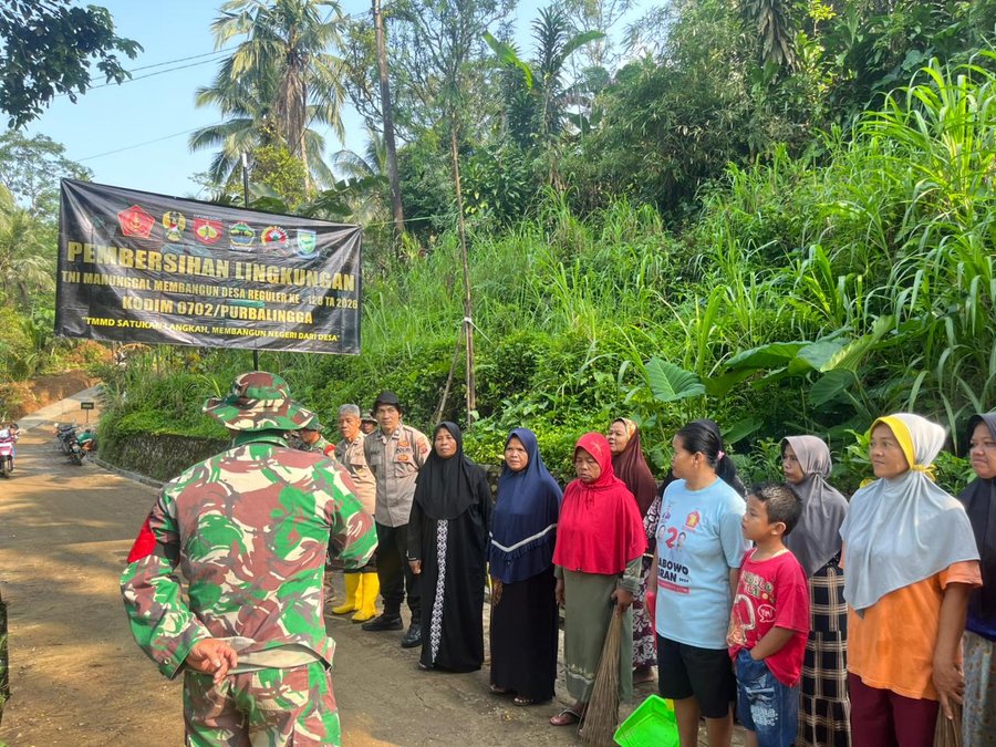 Di Balik Semangat TMMD, Gotong Royong Bersihkan Dusun Batur Hidupkan Kepedulian Warga