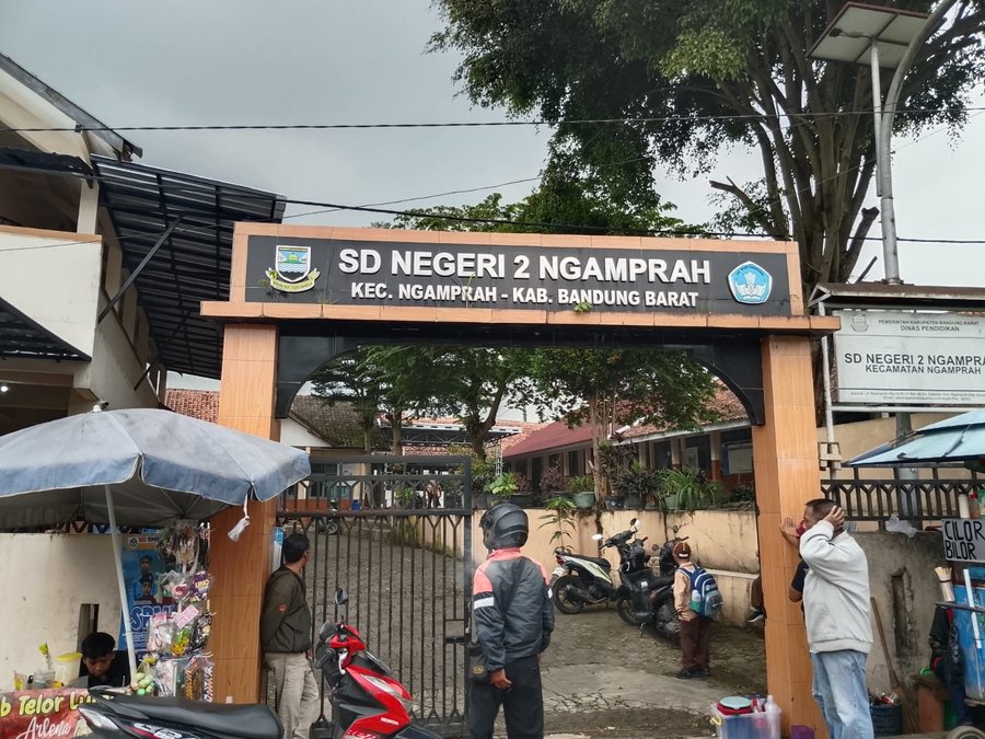   SDN 2 NGAMPRAH MENUAI PROTES, DINILAI MELANGGAR PERGUB DAN MEMBEBANI ORANG TUA  