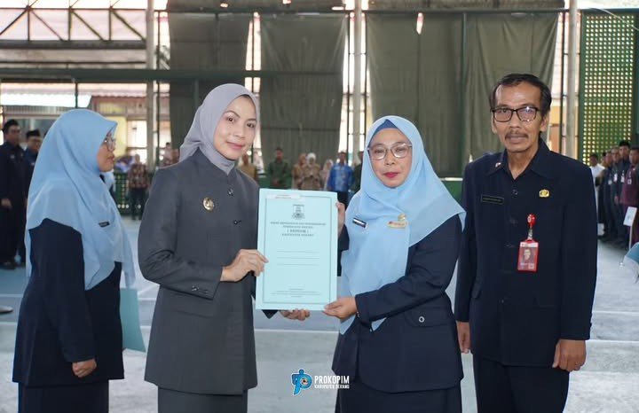 Bupati Kabupaten serang Pimpin Pengambilan Sumpah PNS dan Penyerahan SK Kepala Sekolah
