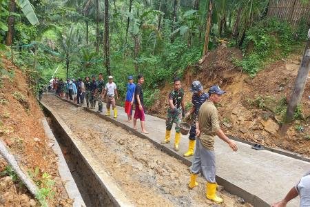TMMD Kebut Cor Jalan Krangean Akses Di