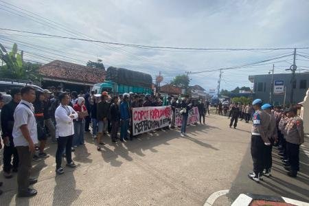 PW PII BANTEN GELAR AKSI DI DEPAN 