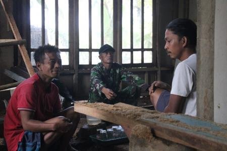 Senyum Agus di Balik Dinding B