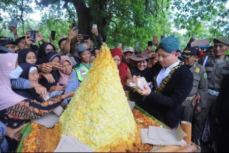 Ikuti Tradisi Nyadran Dam Bago