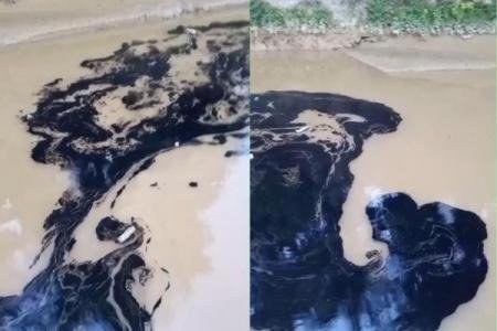 Sungai Tercemar Oli Bekas 15 Ribu Pela