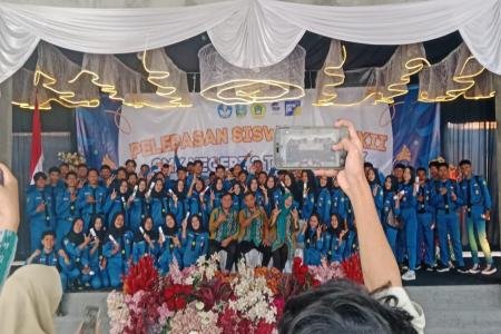 Purnawitata  pelepasan  Siswa SMKN 2 T