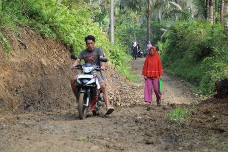 Harapan Yono di Jalan Dusun Batur yang