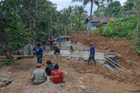 Pelebaran Jembatan Plat Beton TMMD Reg