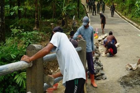 DI UJUNG PENANTIAN, JEMBATAN GARUD