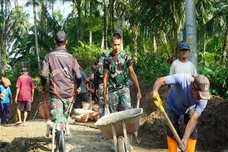 Pengerjaan TMMD Berbuah Jalan Desa Krangean Kini Diperkuat Rabat Beton