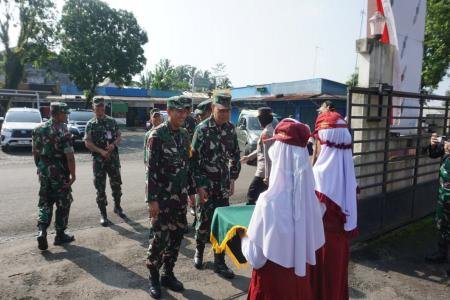 Pak Tentara Datang Jalan Kami Jadi Bagus