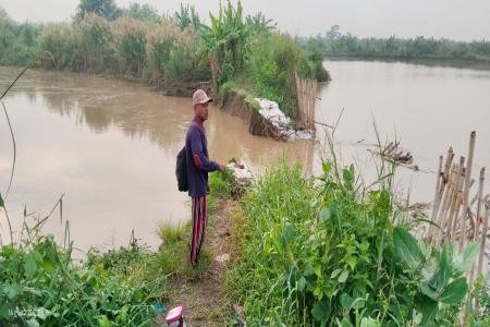 Hanya Dikirimi Karung Pasir Warga Pido