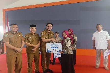 Penyerahan Insentif RTRW Kabupaten Bandung Barat Dilakukan Secara Simb