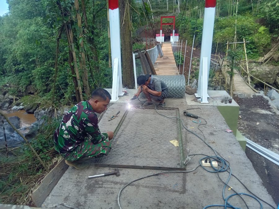 Jembatan Gantung Desa Serang Masuki Tahap Finishing, Pemasangan Pengaman Jadi Fokus Utama