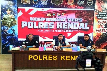 Kesal Dimintai Tas Perhiasan P