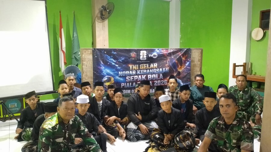 Koramil 11-Karangmoncol Ajak Santri dan Masyarakat Nobar Kebangsaan Piala Dunia 2026 di Ponpes Matha