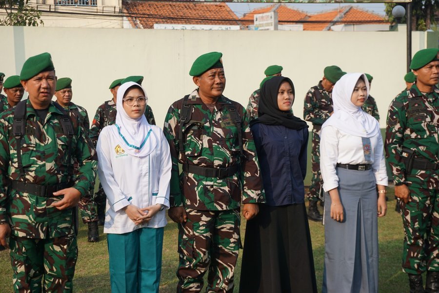 Kodim 0736-Batang Berikan Beasiswa Kepada Anak Anggota Berprestasi