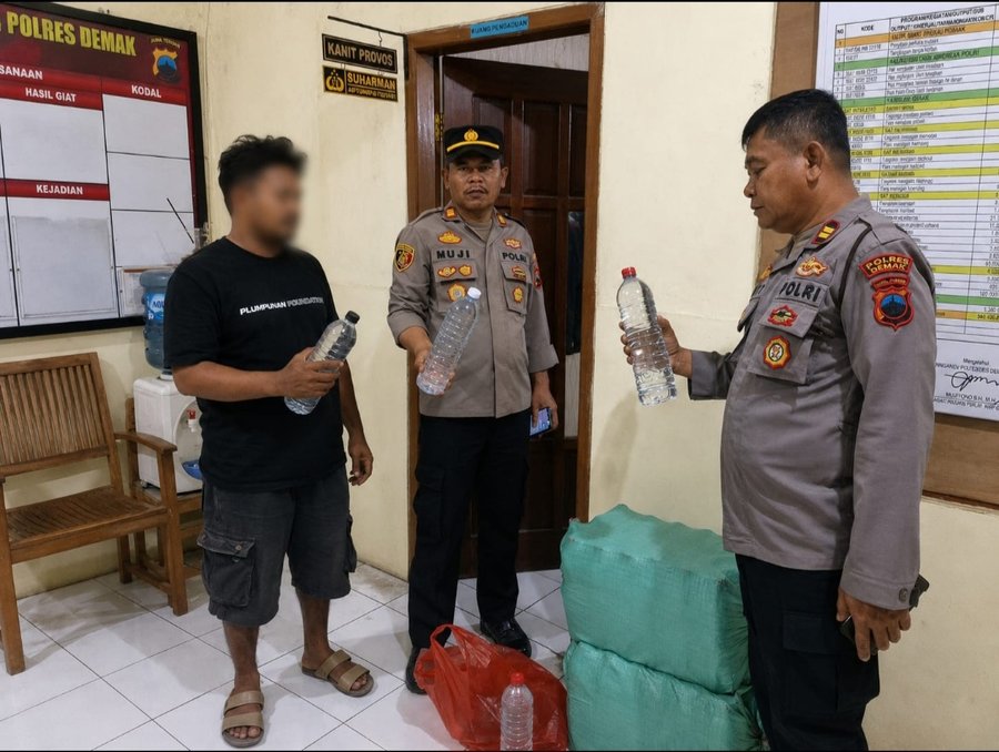 AKBP Samel Tegaskan Perang terhadap Es Moni, Polsek Karangawen Sita 130 Botol Arak