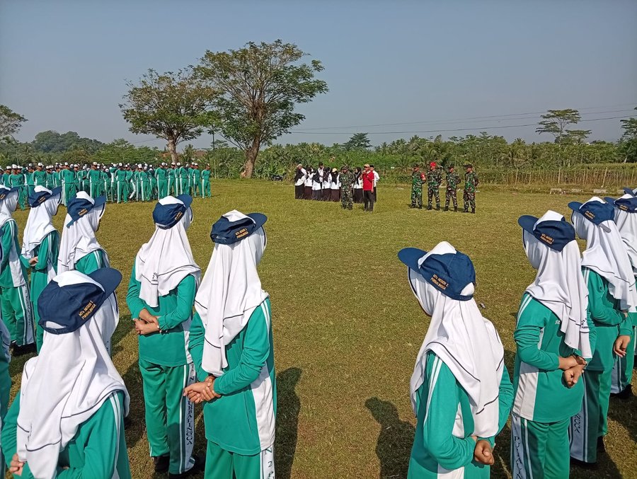 Koramil 08-Bobotsari Tanamkan Disiplin dan Jiwa Nasionalisme kepada Siswa Baru 