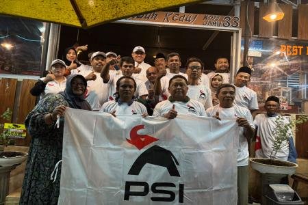 Bagi Atribut dan Terima Kader Baru Rak