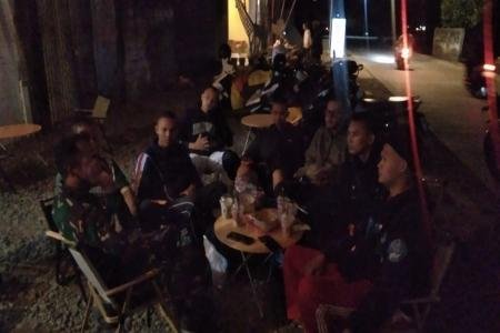 Komsos Malam Babinsa Berikan I