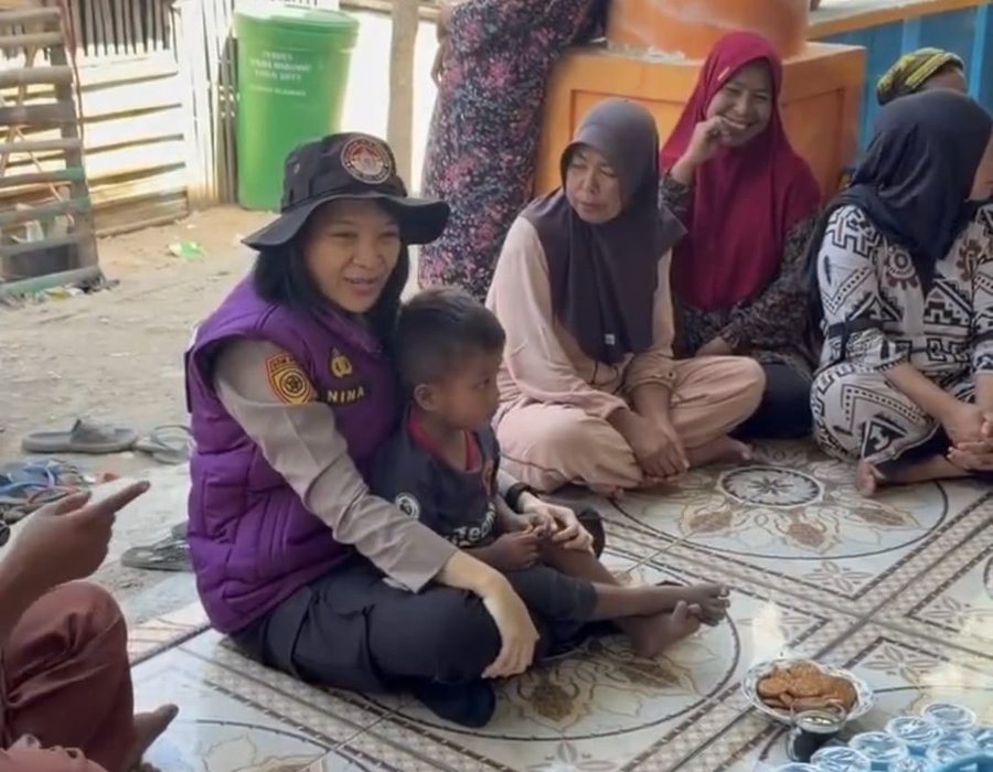 Temani Warga Manggarai Barat, Tim Trauma Healing Polda Jateng Bantu Psikologis Warga Terdampak Gempa