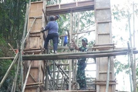 TNI dan Warga Kebut Penguatan Pondasi 