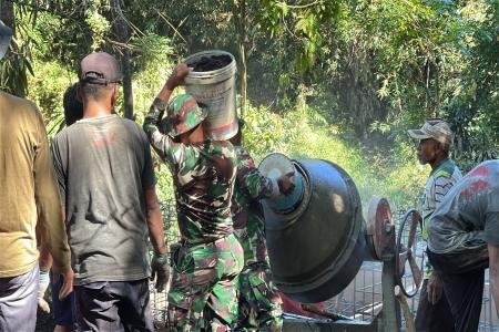 Semangat TNI dan Warga Gotong