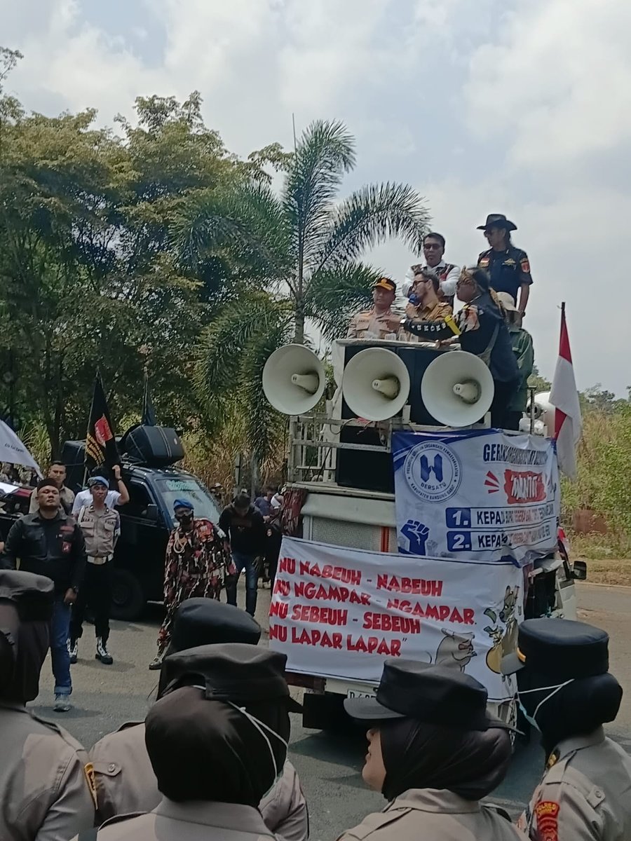 Barisan Ormas Okap  Mahasiswa  Bandung Barat  Tuntut Pencopotan Sekda.