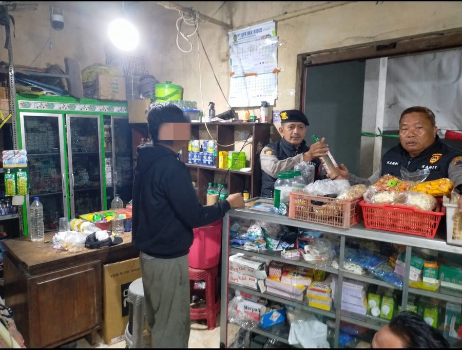 Polres Demak Amankan 470 Botol Miras, Jaga Kota Wali