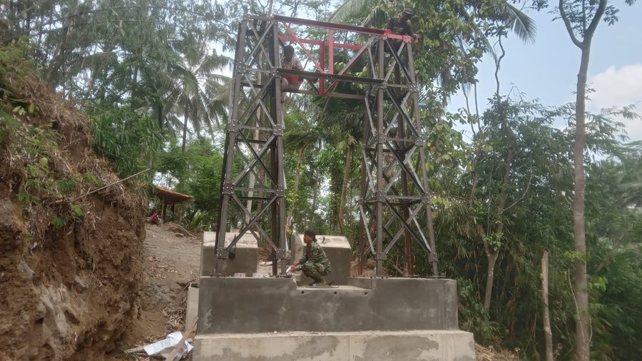 Tiang Pylon Jembatan Perintis Garuda Desa Serayularangan Mulai Terpasang