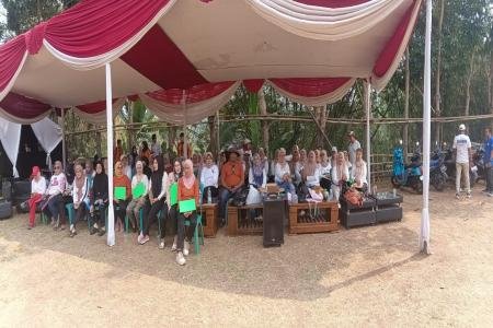 Milangkala ke137 Desa Cipatat  Puncak Acara Tampilkan Gelar Seni Buday